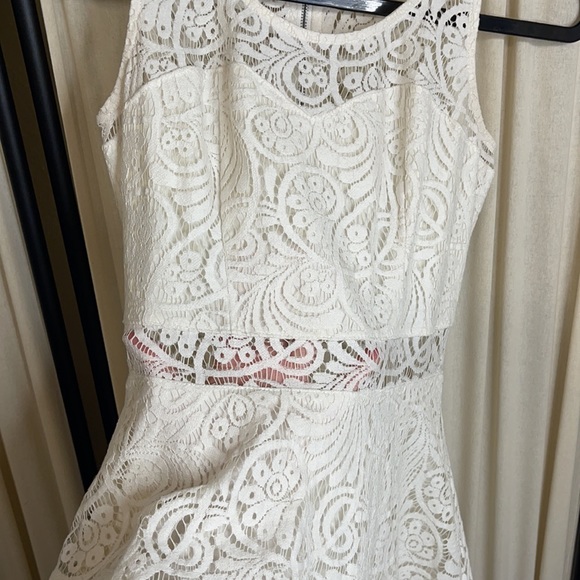 🎉HP🎉GORGEOUS DELICATE LACE DRESS- CREAM WHITE XS - Picture 9 of 10
